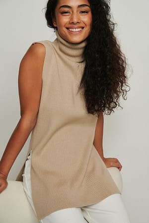Beige Melange Ribbstickad väst med hög krage