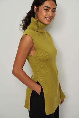 Olive Green Ribbstickad väst med hög krage