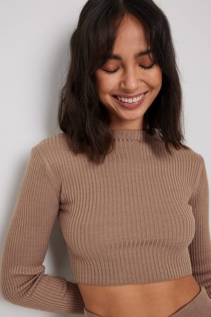 Dark Beige Ribbad kort topp med halsringning