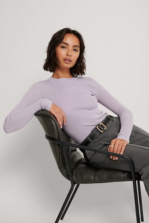 Lilac Gerippter Rundhals-Strickpullover