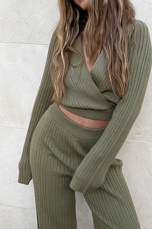 Dark Green Top envolvente acanalado