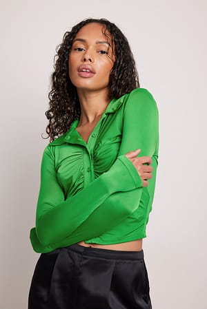 Green Tætsiddende top med rynker og knapper