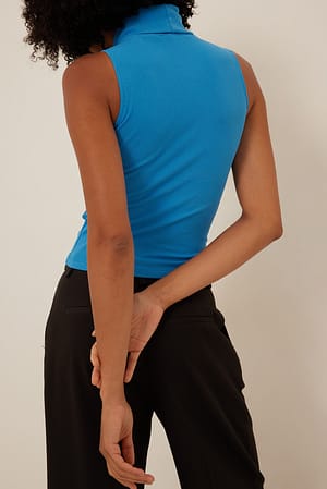 Blue Top zonder mouwen met rolkraag