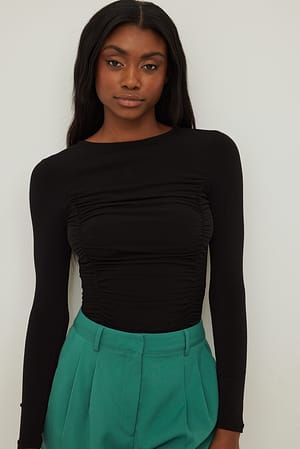 Black Top mit Rüschendetail