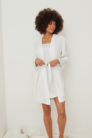 Offwhite Fritidskjole i satin