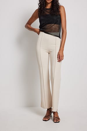 Beige Bootcut-Hose mit Nahtdetail