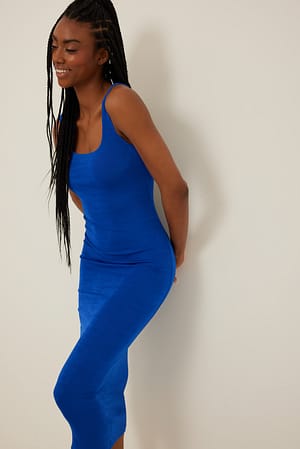 Blue Recyceltes Kleid mit eckigem Ausschnitt