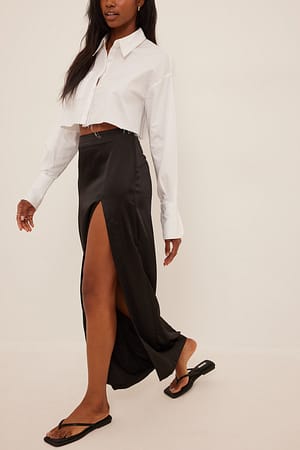 Black Maxikjol i satin med slits vid sidan