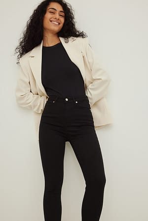 Black Organische Skinny Jeans mit offenem Saum und hoher Taille