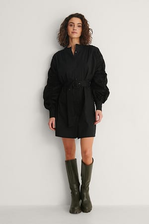 Black Robe À Détails Sur Les Manches