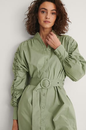 Khaki Kleid Mit Detail Am Ärmel