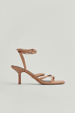 Beige Tacones stiletto con tiras finas