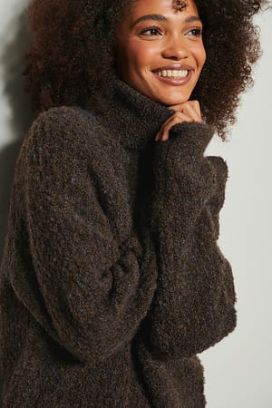 Brown Zachte sweater met hoge halslijn