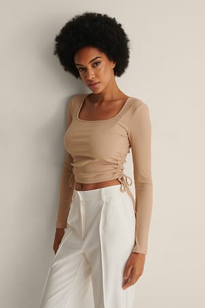 Beige Top mit eckigem Ausschnitt und Kordelzug