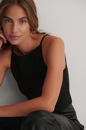 Black Singlet Med Tynde Stropper
