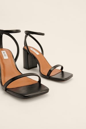 Black Blockabsatz-Sandalen Mit Knöchel-Riemchen