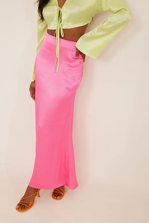 Pink Strukturerad maxikjol i satin