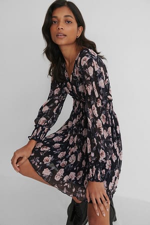 Navy Strukturiertes Kleid Mit Smock-Taille