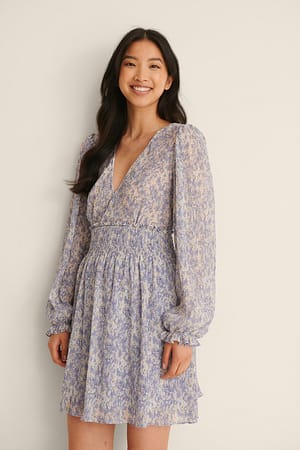 Strukturiertes Kleid mit Kitteldetail