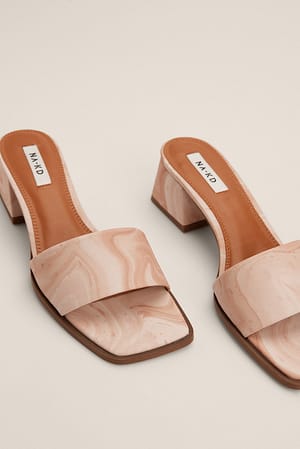 Swirl Beige Print Geschwungene Mules mit Blockabsatz