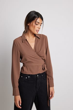 Brown Bluse med knytting foran