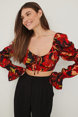 Red Wildflower Floral Satinbluse med bindebånd foran