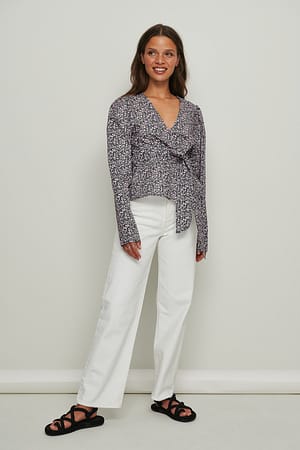 Floral Bluse Mit V-Ausschnitt Und Schnürung Vorne