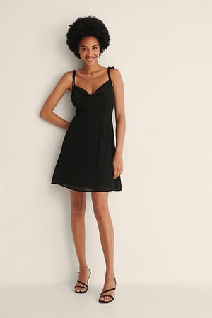 Black Durchscheinendes Minikleid mit geschnürten Schultern