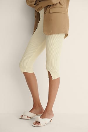 Offwhite Slippers I Frotte Med En Overlappdetalj