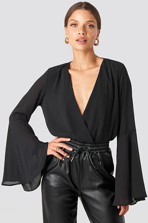 Black Body Mit Trompetenärmeln