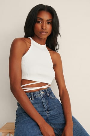 Offwhite Ribbet top med snoet strop