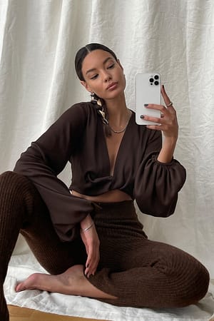 Dark Brown Vridd satengbluse