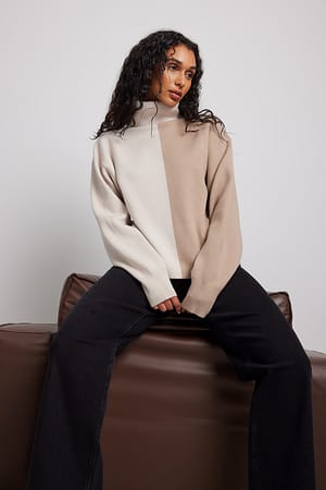 Beige Zweifarbiger Pullover