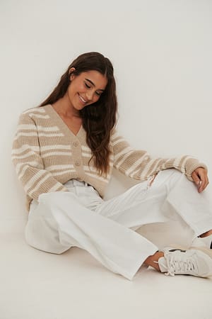 Beige V-halset strikket cardigan