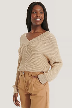 Light Beige Organischer Strickpullover mit weiter Rippung und V-Ausschnitt
