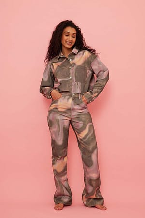 Pink Print Recycelte weit geschnittene, ausgestellte Jeans