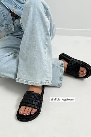 Black Lederpantoffeln