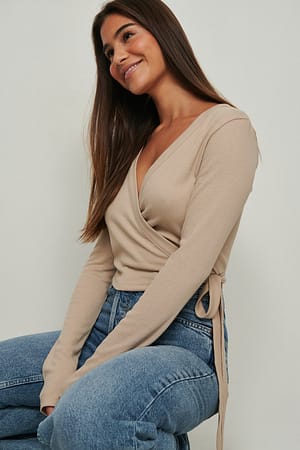 Beige Genanvendt ribtop med slå-om detalje