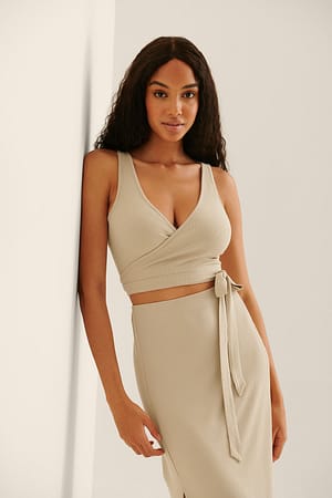 Beige Geripptes Wickel-Unterhemd