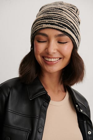 beige/Black Beanie