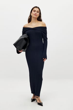 Dark Blue Robe en maille à épaules dénudées