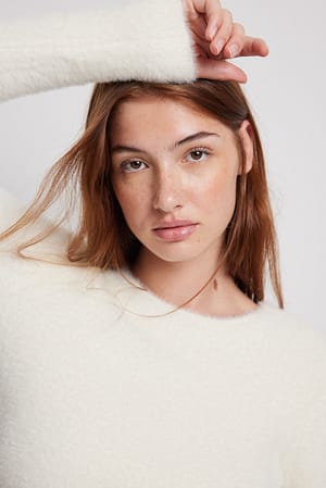 Offwhite Stickad tröja med öppen rygg
