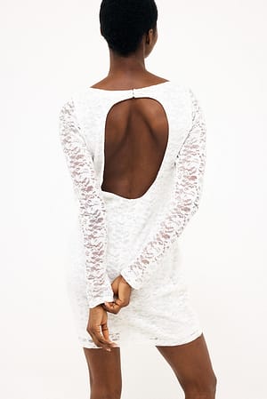 White Minikleid mit offenem Rücken