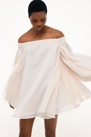 Offwhite Minikjole i organza med off-shoulder