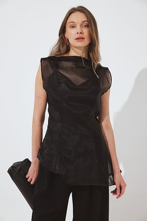 Black Haut en organza à manches courtes