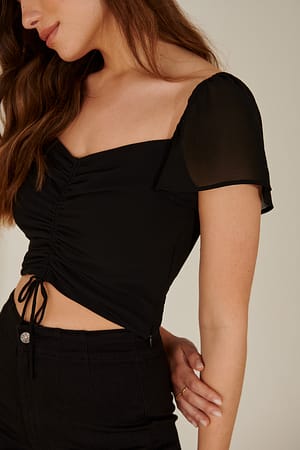 Black Resirkulert kort bluse med blomstrete ermer