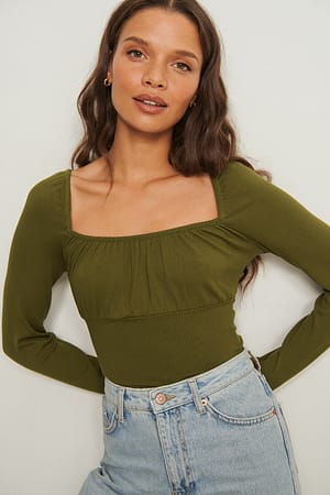 Dark Olive Top met ruches