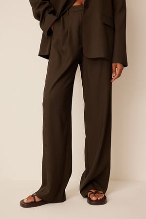 Brown Dressbukse med plisserte detaljer