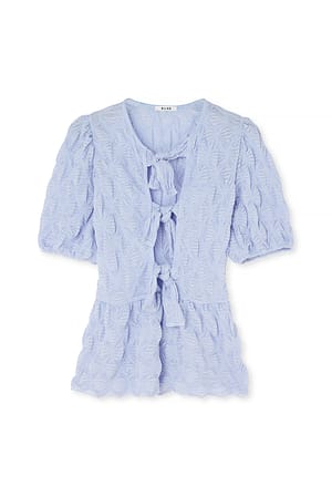 Light Blue Oberteil mit Puffärmeln und Bindeband