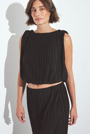 Black Puffy Pleated Top